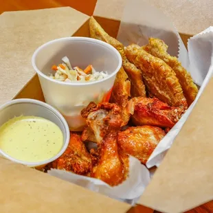chicken wings and dipping sauce