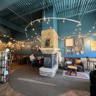 Love the atmosphere in this coffee shop!