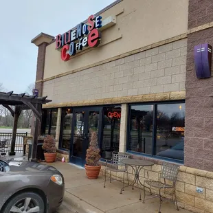 the outside of a coffee shop