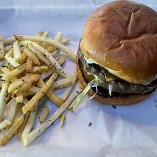 A good tasting cheeseburger!!