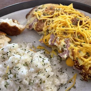 Ham and cheese omelette with grits