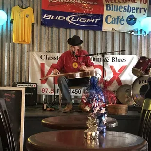 Watermelon Slim bringin the country blues