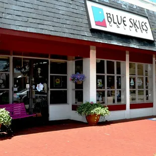 Located across from the Air and Space Museum in Downtown Hampton