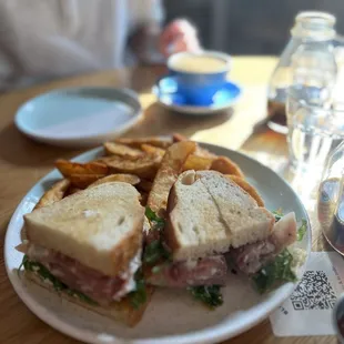 Prosciutto &amp; Burrata Sandwich 10/10