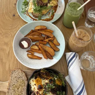 Soft Chili Scramble w/ Avocado