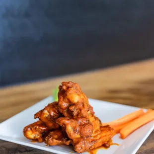 food, chicken wings and fried chicken