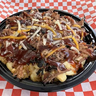 Loaded mac n cheese with brisket