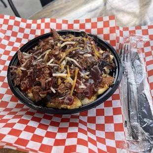 Loaded mac n cheese with brisket and regular sauce