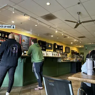 Cool coffee shop to hang out and meet friends