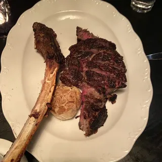 32oz Bone-In Tomahawk