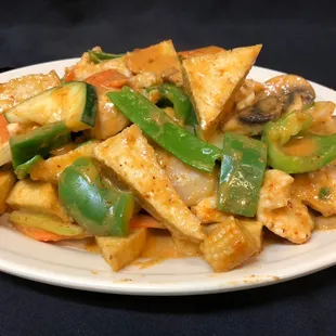 Red Curry Chicken with To Fu. Chicken Breast,Assorted Fresh Vegetables, Coconut milk.