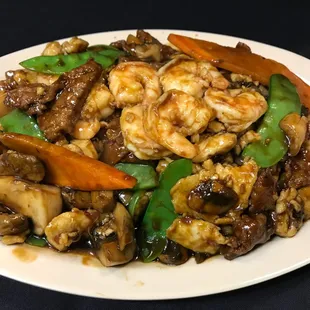 Triple Crown: Chicken Breast,Premium Angus Beef, Divined Shrimps, sautéed in Homemade Spicy Garlic Sauce.