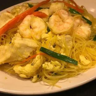 Rice Noodle with Chicken and Shrimp sauteed in curry sauce.