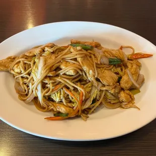 Lo Mein (Chicken) $9.5