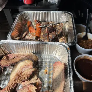 IBeef tri tips, Links,Brisket,Spare ribs   And side of beans . bbq sauce is delicious!!!