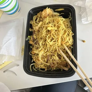 Singaporean rice noodles with shrimp