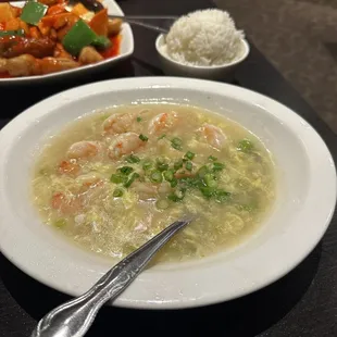 Jumbo shrimp in lobster sauce