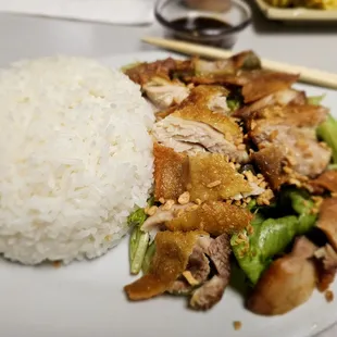 Dinner @Bo's Kitchen; 5/3/2024. Dine-In. I ordered this before, Garlic Chicken w/Rice. The Chicken tastes pretty good, nice Flavor!