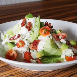 The Classic Wedge: crisp iceberg lettuce, applewood
smoked bacon, tomato, blue
cheese dressing