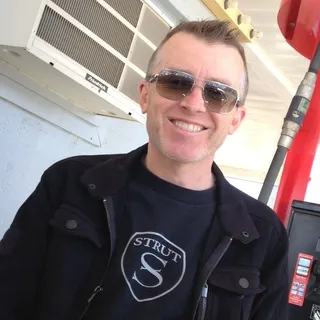 Simon W.