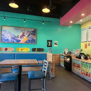 Love all the beach/skate vibes and decor