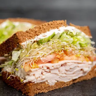 a turkey sandwich with lettuce and tomato