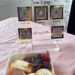 Pop up at Lady Marmalade for Bastille Day. How cute is this box?!