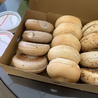 1 Dozen Assorted Bagels