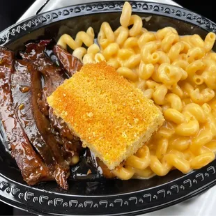 Teriyaki Flank Steak w/Mac n Cheese and Cornbread