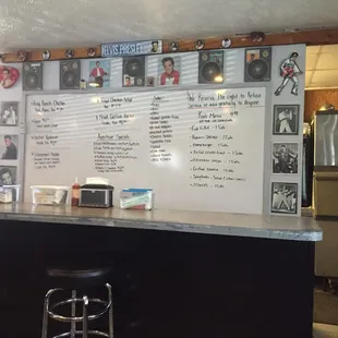 Laid back music-themed decor: Elvis, Jimmy, Beatles, Doors, Santana...