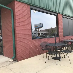 the outside of the restaurant