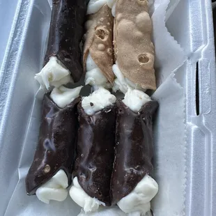 Cannoli's