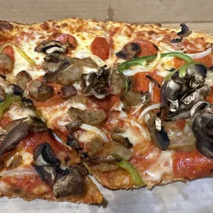 Boardwalk Supreme pizza