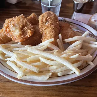 Fridays 5 piece COD with Fries. The CODs breading was flavorful but the fries were not impressive.