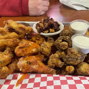 Sampler, it was all good, mushrooms, onion rings, wings and burnt ends. All of it!