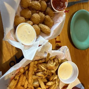 Breaded mushrooms and seasoned fries