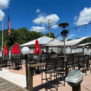 Outside bar/deck seating