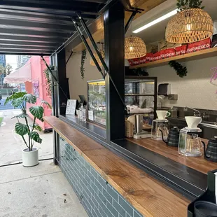 the outside of a coffee shop
