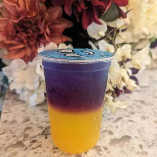 Sunrise refresher - mango + lemonade