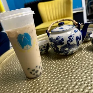 Brown sugar oolong milk tea w/ tapioca pearls