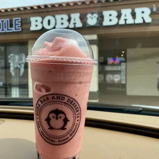 Strawberry smoothie with boba