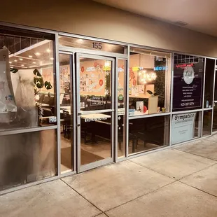 the outside of a restaurant at night