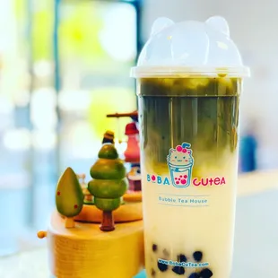 How about taking a Matcha Latte to turn a joyful Wednesday for you? Japanese premium matcha mixed with fresh milk and brown sugar boba topp