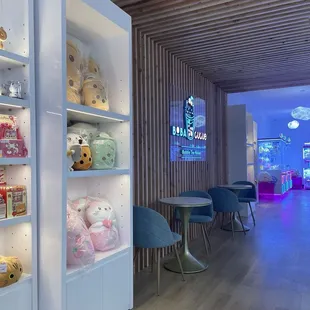 Super cute interior! Fits the boba shop aesthetic :)