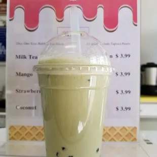 Green tea flavor bubble tea