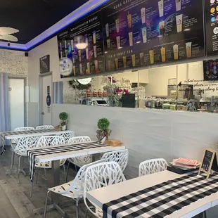 Indoor seating (there is also two outdoor tables)