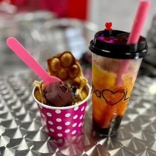 Bubble Waffle Fruity Açaí &amp; Spicy Mango drink with boba