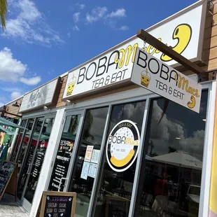 the outside of a restaurant