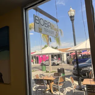 the outside of a restaurant