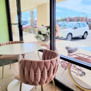 I&apos;m not a fan of pink, but Boba Mi Amor rocks it